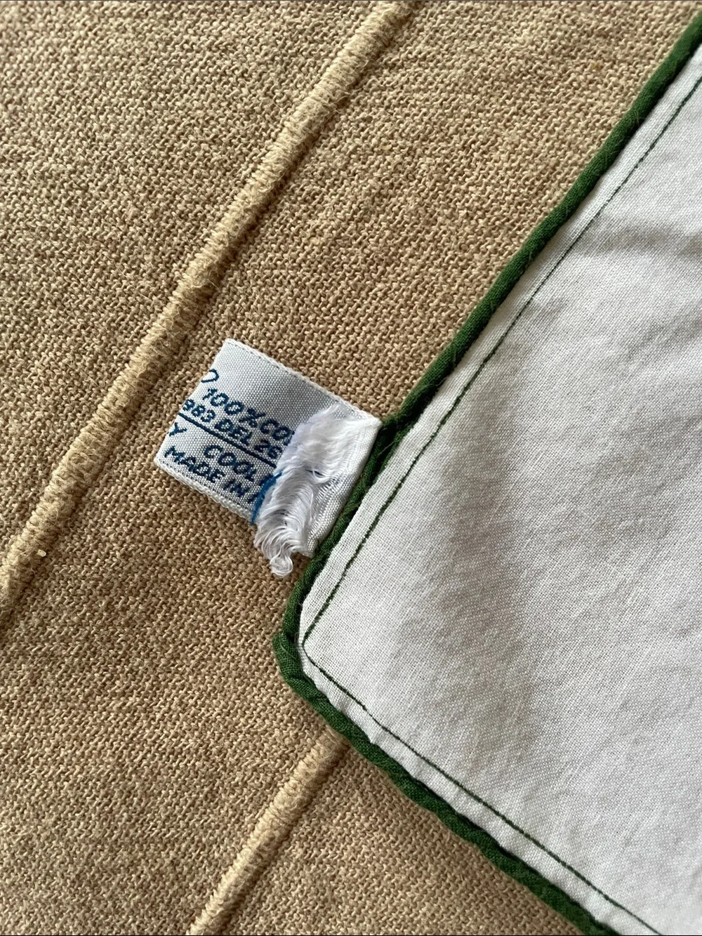 ✨Vintage Gucci 1970’s White Cotton Scarf with Green, Red, Tan Horsebit Print✨